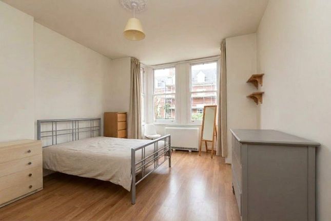 G18JK120510,, Clifton Park Avenue, Raynes Park photo 2