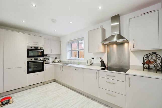 44, Pollarding Drive, Ripley photo 2