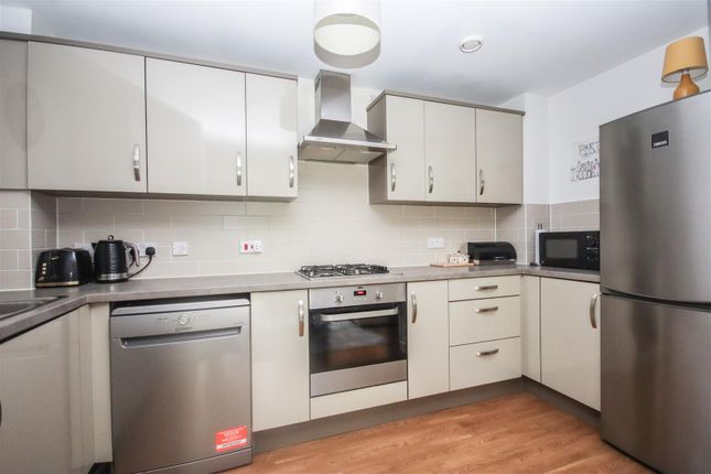 78, Tyne Way, Rushden photo 3