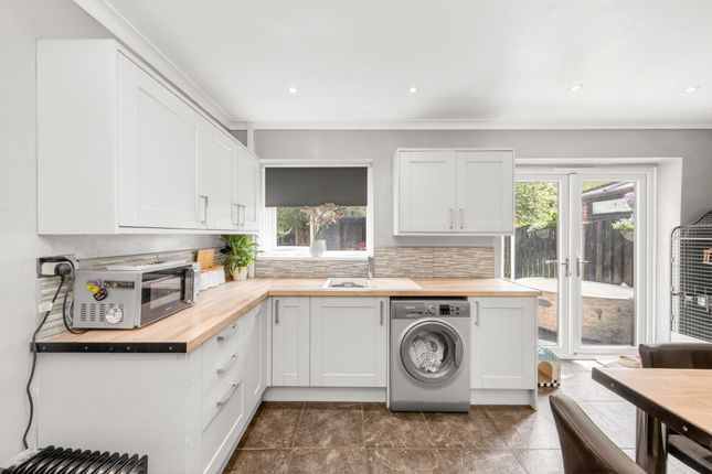 17 Ings Crescent, Dewsbury photo 3