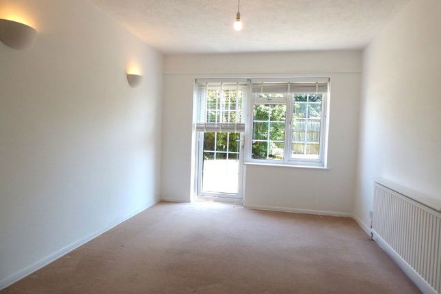5, The Paddocks, Leatherhead photo 4