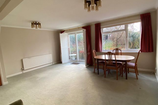 55, Strathcona Avenue, Leatherhead photo 4