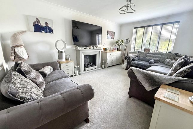 17, Saxilby Close, Cramlington photo 2