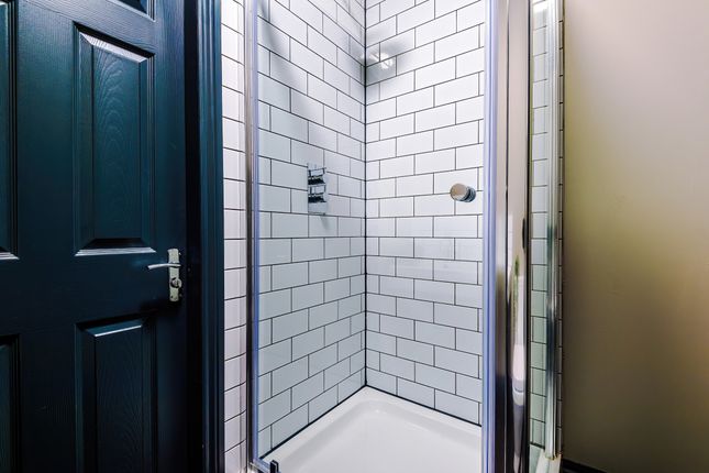 Flat G, Hf, Bathroom Example