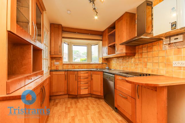 27, Wollaton Paddocks, Nottingham photo 4
