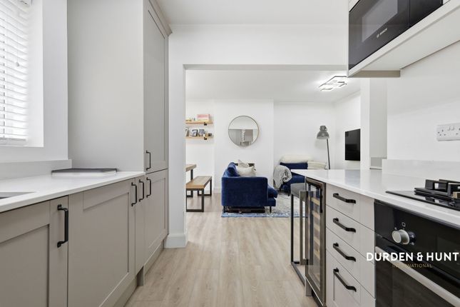 4 Algers Mead, Loughton photo 3