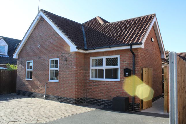 Thumbnail Bungalow for sale in Fair View Close, Gilberdyke, Brough