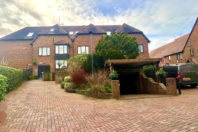 Flat to rent in Adam Court, Henley-On-Thames RG9