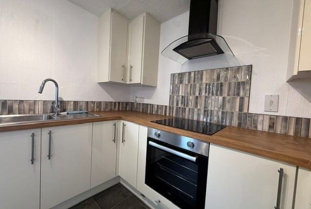 2 Wood View, Preston Old Road, Blackburn photo 4