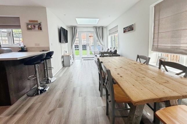5, Ridges Rise, Camberley photo 2