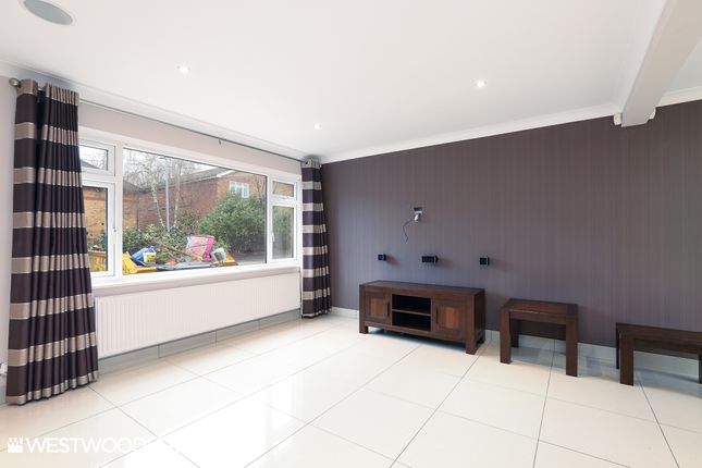 4, Stockwell Close, Waltham Cross photo 3