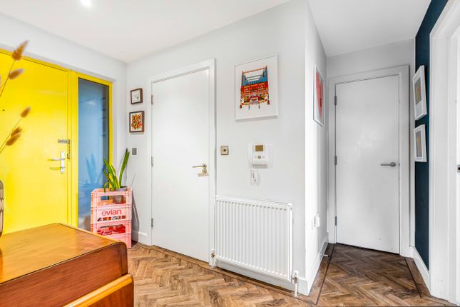 Flat for sale in Camberwell Station Road, London