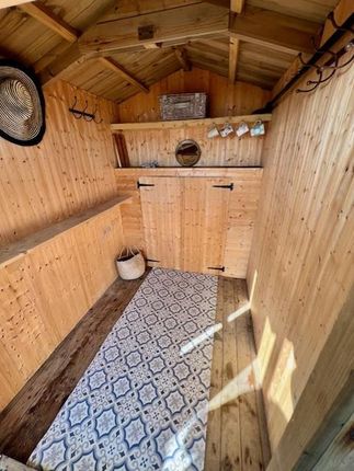 Beach Hut 18, East Parade, Bexhill photo 5