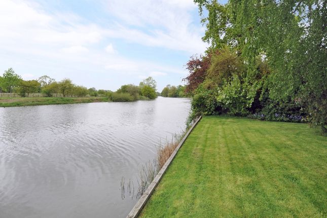 23, Riverside Drive, Esher photo 2