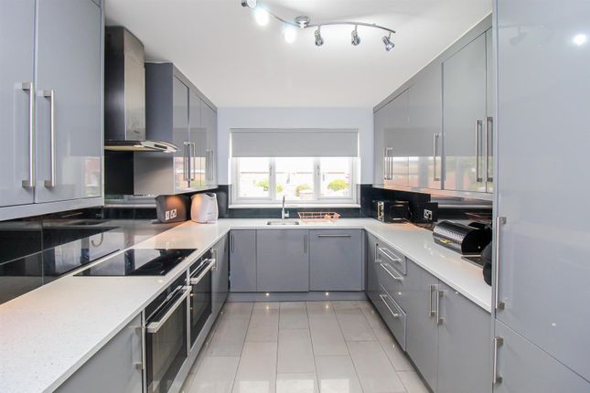 3, Westways Rise, Wakefield photo 2
