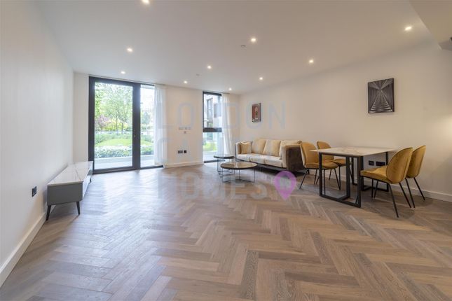 3 Merino Gardens, London photo 2