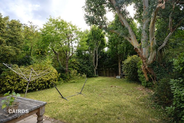24, St Margarets Drive, Surrey photo 4
