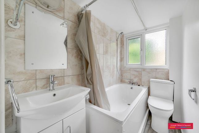20 Romney Court,, Shepherds Bush Green, London photo 3