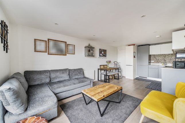 Flat 38 Solis, 260, Field End Road, Ruislip photo 2