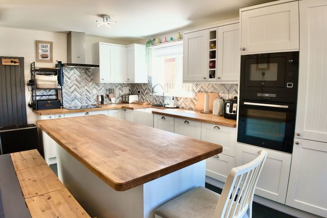 2, Griffin Drive, Hengoed photo 2