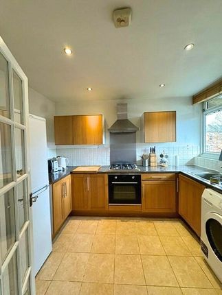 Flat to rent in Fenwick Place, Clapham
