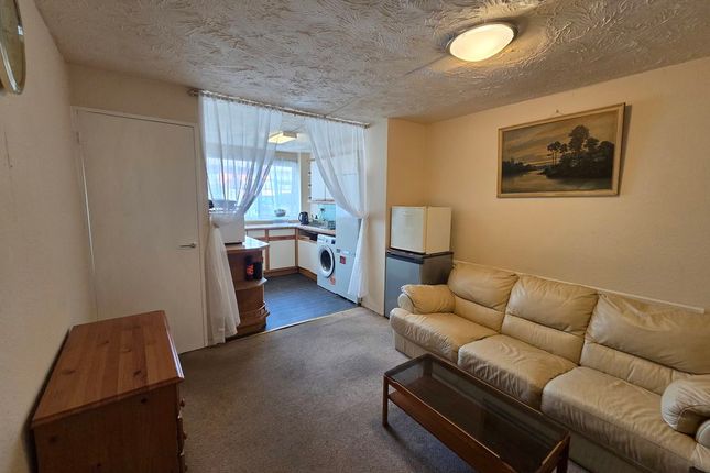 6, Sunningdale Way, Milton Keynes photo 3