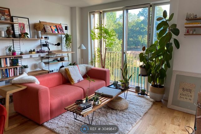 1-bed flat on Flat, Kimpton Court Murrain Road, London, £2,450/mo