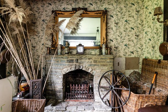 White Cottage, Tadworth photo 4