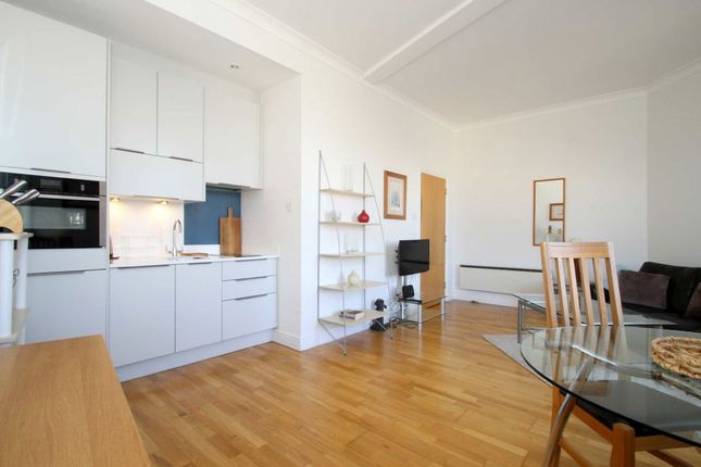 Flat 10, 64, West Smithfield, London photo 4