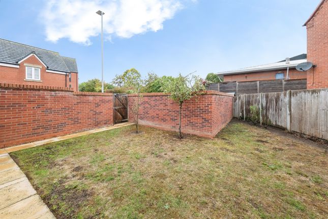 10, Lambert Court, Newport Pagnell photo 2