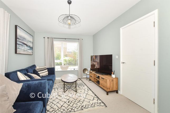 2, Summer Barn Place, Crawley photo 4