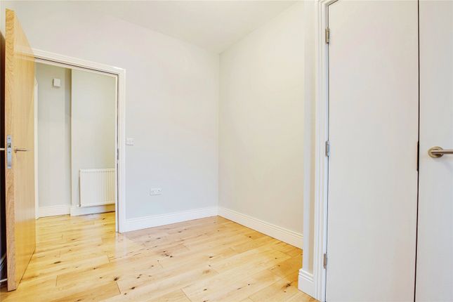 Flat for sale in Odeon Parade, Sudbury Heights Avenue, Greenford