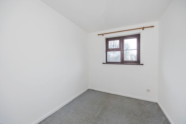 Flat for sale in Turnstone Close, London