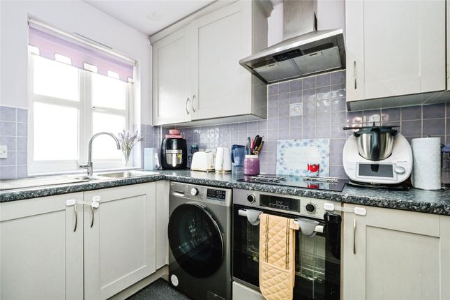 20, Southwell Close, Grays photo 5