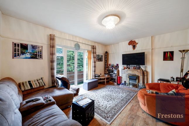 Flat for sale in The Coppice, Barnet