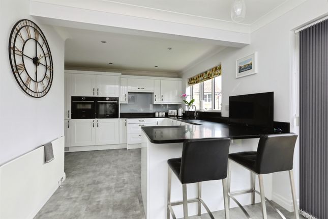 2, Sherwood Close, Doncaster photo 3