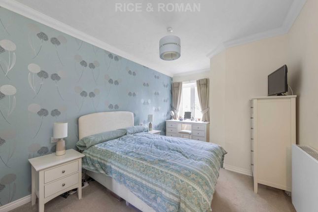 Flat for sale in Ash Lodge, Walton On Thames