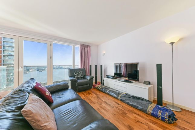 Flat to rent in New Providence Wharf, Fairmont Avenue, London