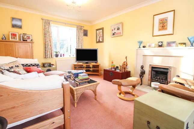 13, Browning Close, Bedford photo 3
