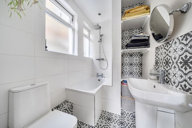 47, Idlecombe Road, London photo 4