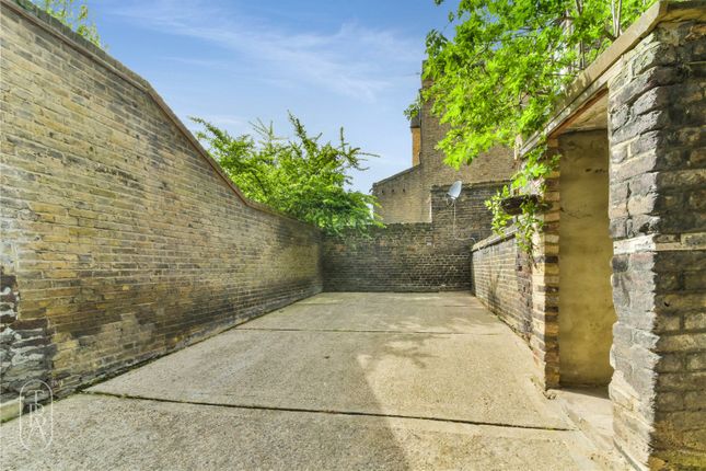 Terraced house for sale in Philpot Street, London