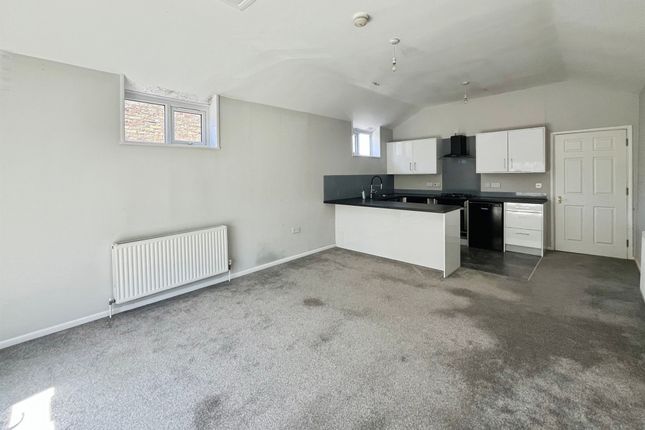 Flat 3, 3, Mews Close, Huntingdon photo 3