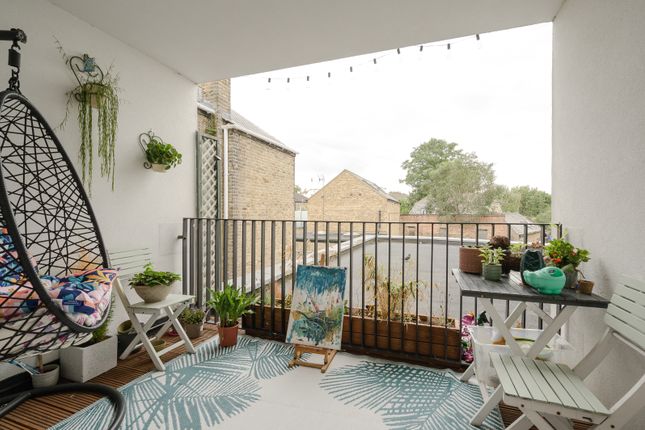 Flat for sale in Haydon Park Road, London