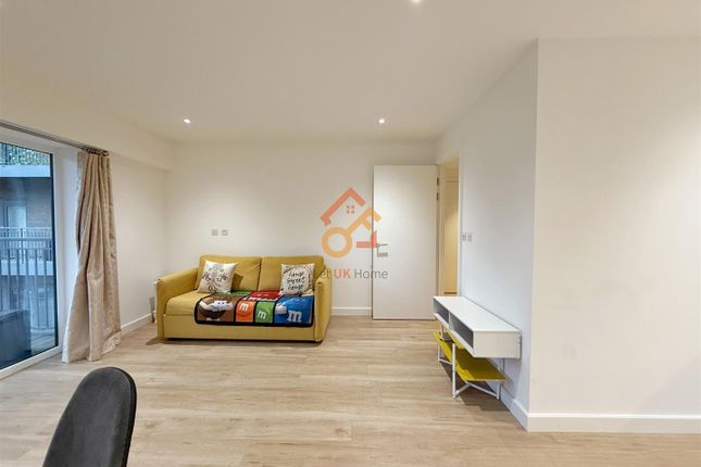 Flat 53 Fairbank House, 13 Beaufort Square, London photo 2