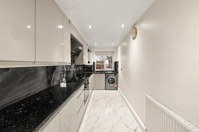 1-bed flat on 46, Burns Close, Hayes, £230,000