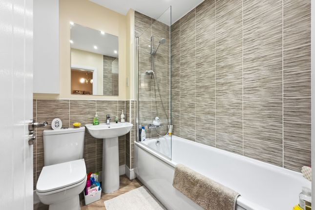 15 Motherwell Court, Newport photo 4