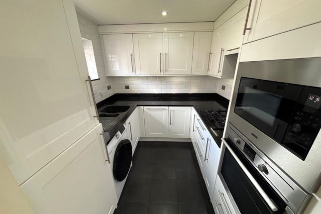 92a, Moggs Mead, Petersfield photo 4