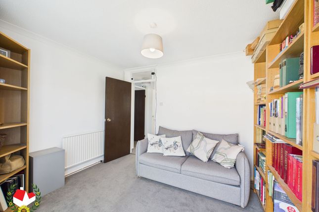 9 Walnut Close, Gloucester photo 4
