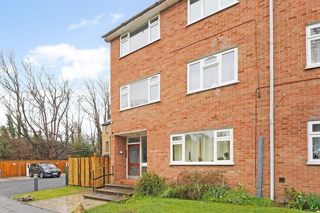 Flat to rent in Leander Court, Lovelace Gardens
