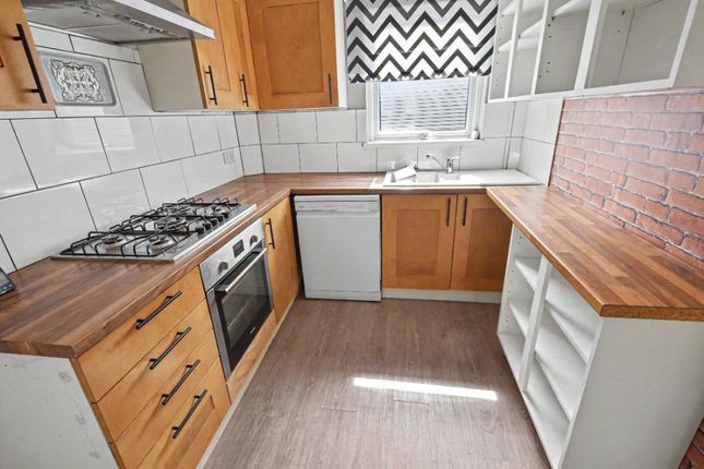 18, Thornton Avenue, West Yorkshire photo 3